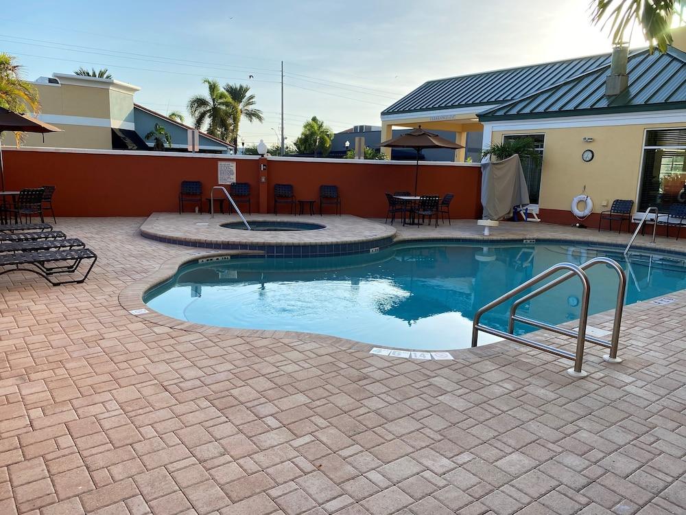 Hilton Garden Inn Tampa Northwest/Oldsmar Exterior photo